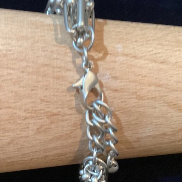 Unique Geometric Intricate Net Link Domed Graduated Matte Silver Tone Bracelet - Picture 4 of 5